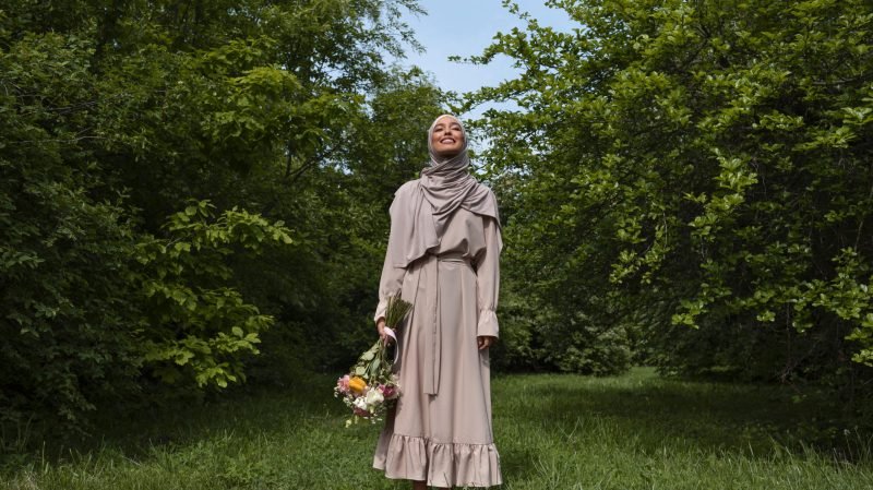 full-shot-muslim-woman-posing-outdoors